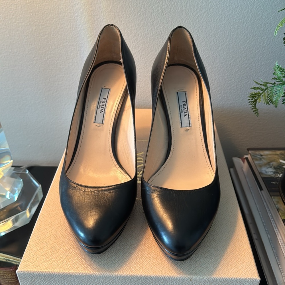 Prada Black Leather platform heels with box. Size 37